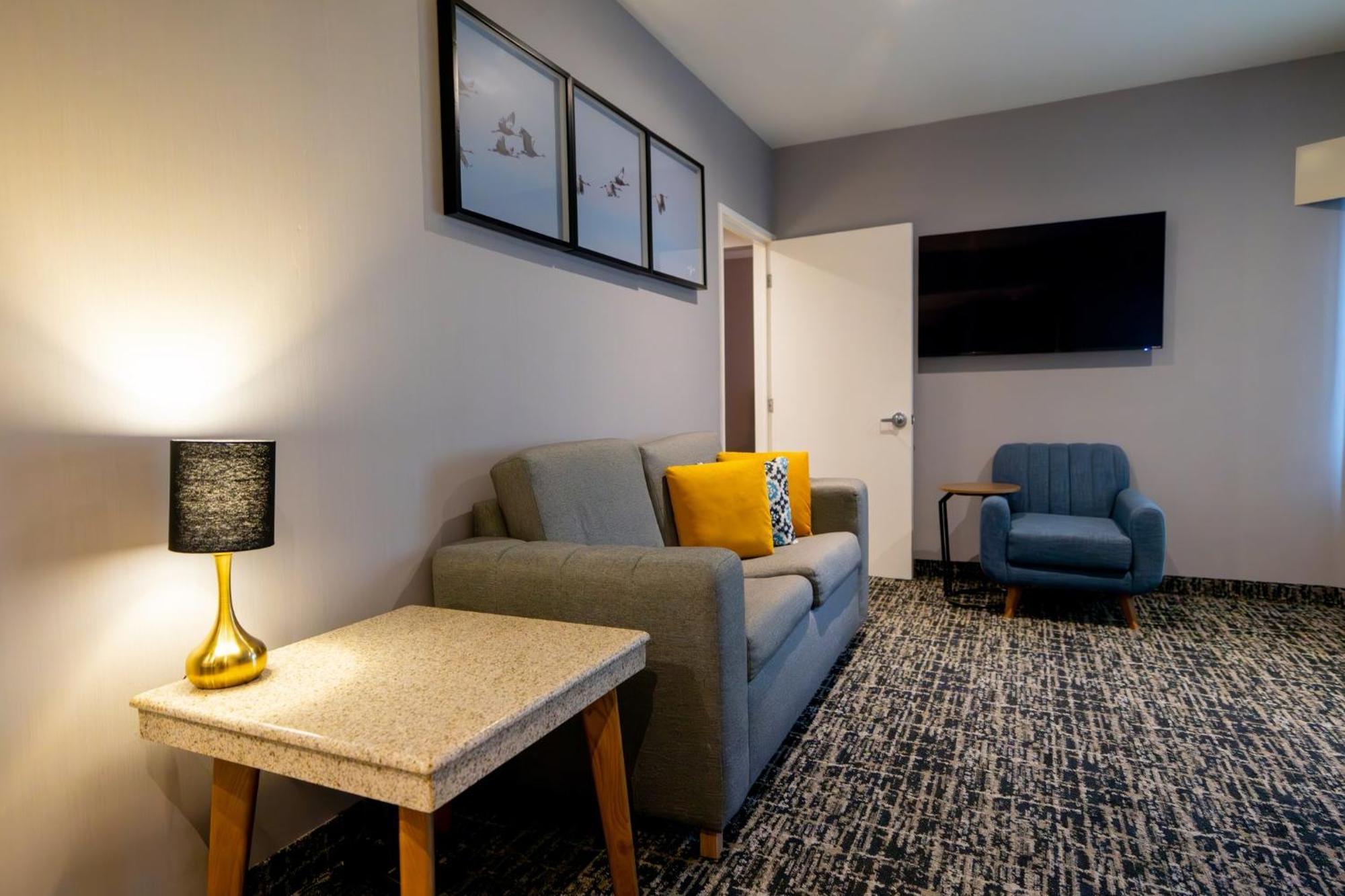 CoSuites Saltillo Hotel Esterno foto