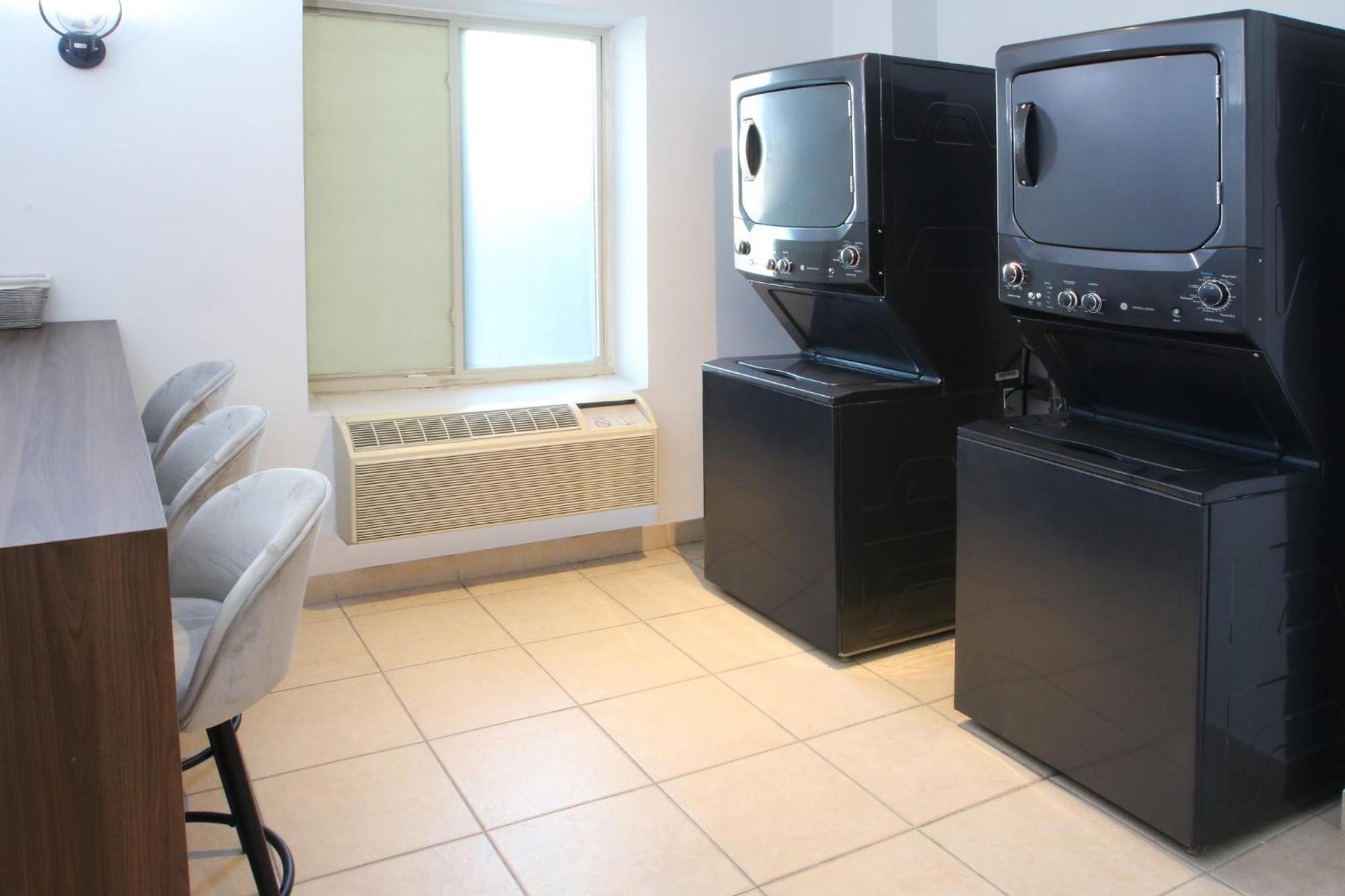 CoSuites Saltillo Hotel Esterno foto