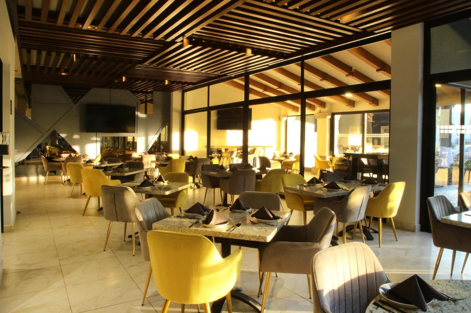 CoSuites Saltillo Hotel Esterno foto
