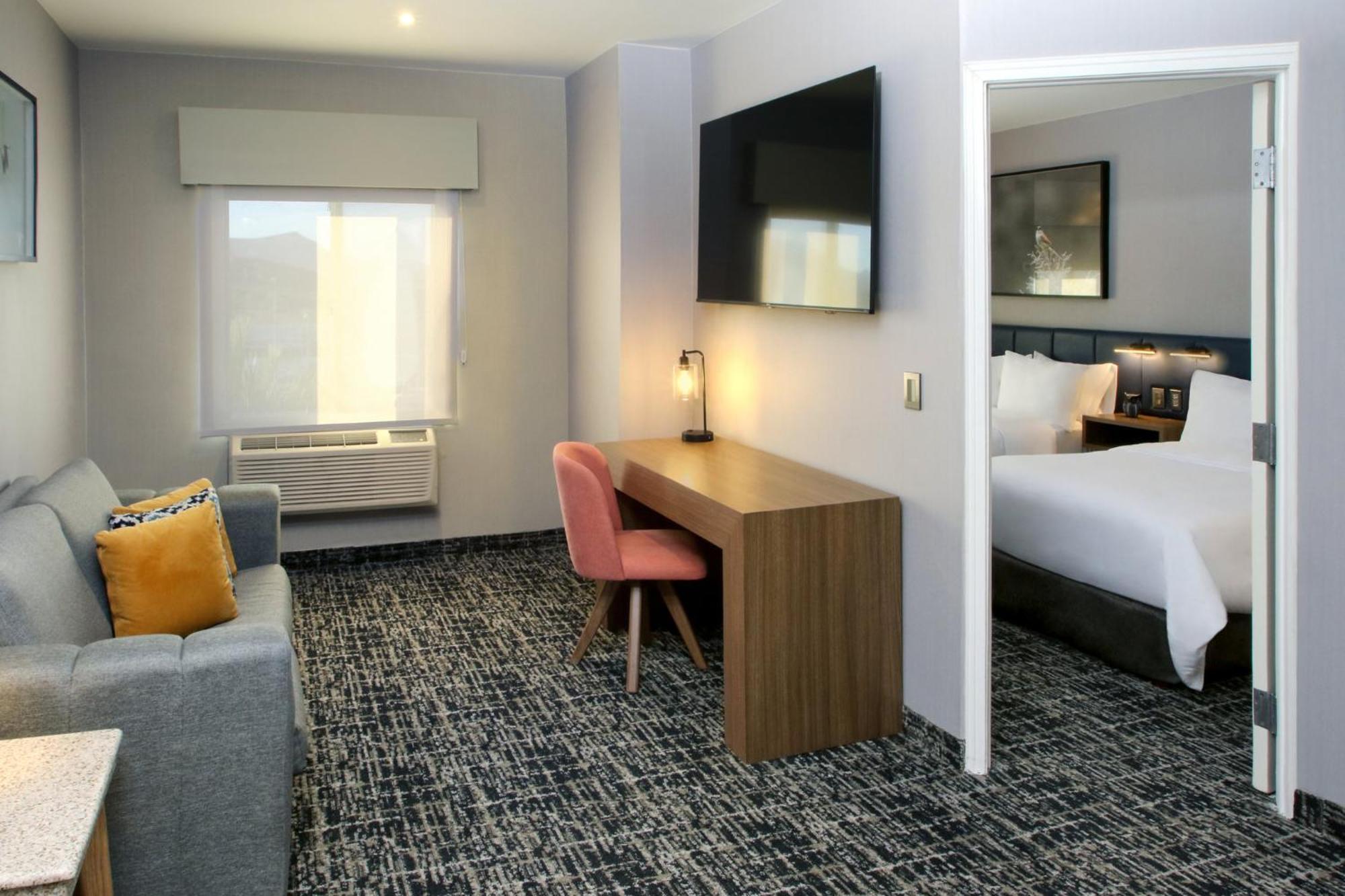 CoSuites Saltillo Hotel Esterno foto