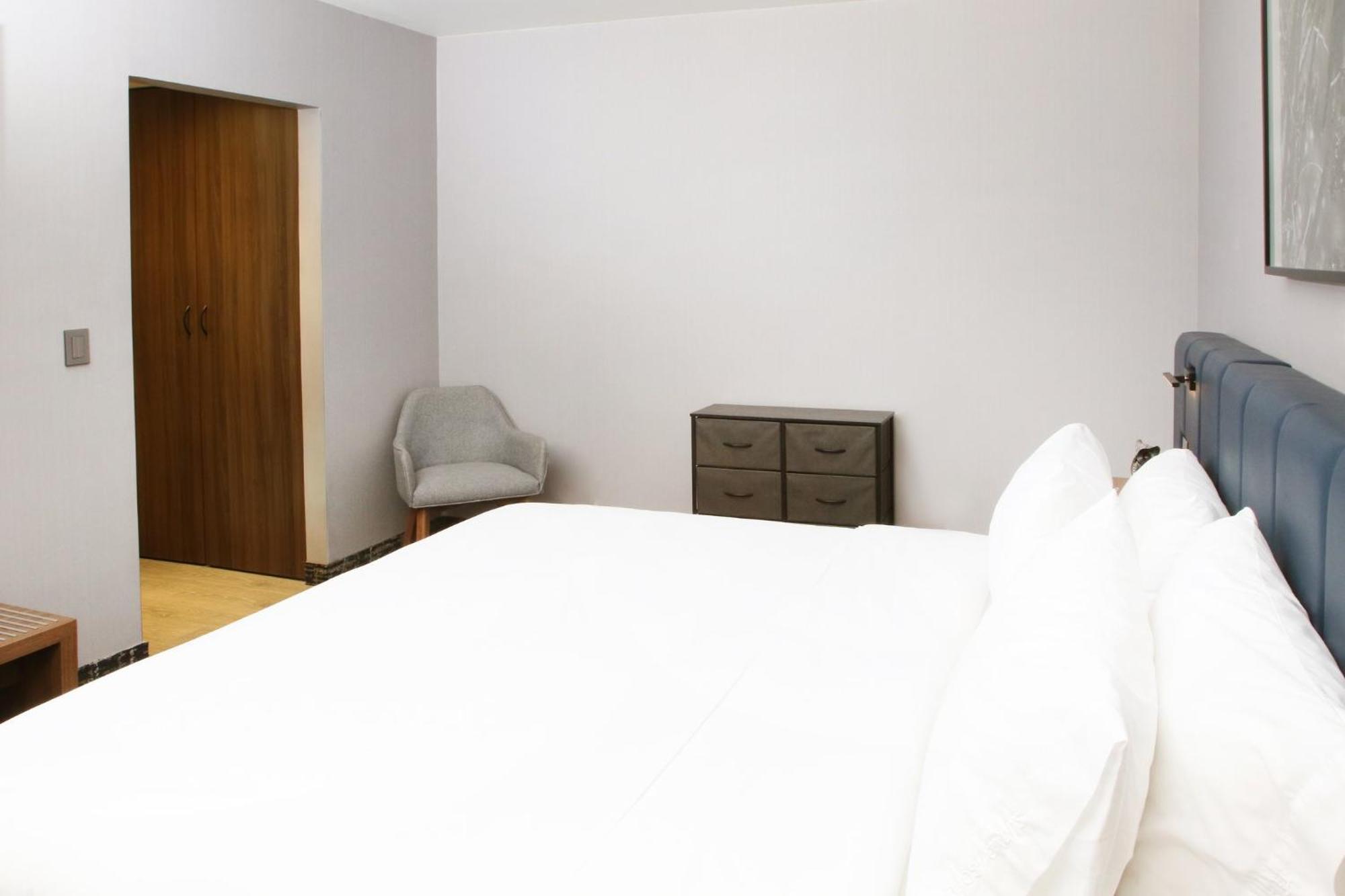 CoSuites Saltillo Hotel Esterno foto